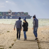 L’hiver approche à grand pas ! Notre nouvelle collection arrive prochainement pour vous protéger du froid et des intempéries ❄️ 🌧️

Les Sauveteurs en Mer vous donne un avant-goût de vos futurs promenades hivernales au bord de mer 🌊

Rendez-vous le 09 novembre 2020 sur notre site de la boutique en ligne pour découvrir notre catalogue Automne-Hiver !

Crédits photos : Vincent Rustuel 📷

Soutenez les Sauveteurs en Mer en achetant solidaire ! 

#lessauveteursenmer #snsm #sauveteur #sauvetage #association #achatsolidaire #boutiqueenligne #boutiquesnsm